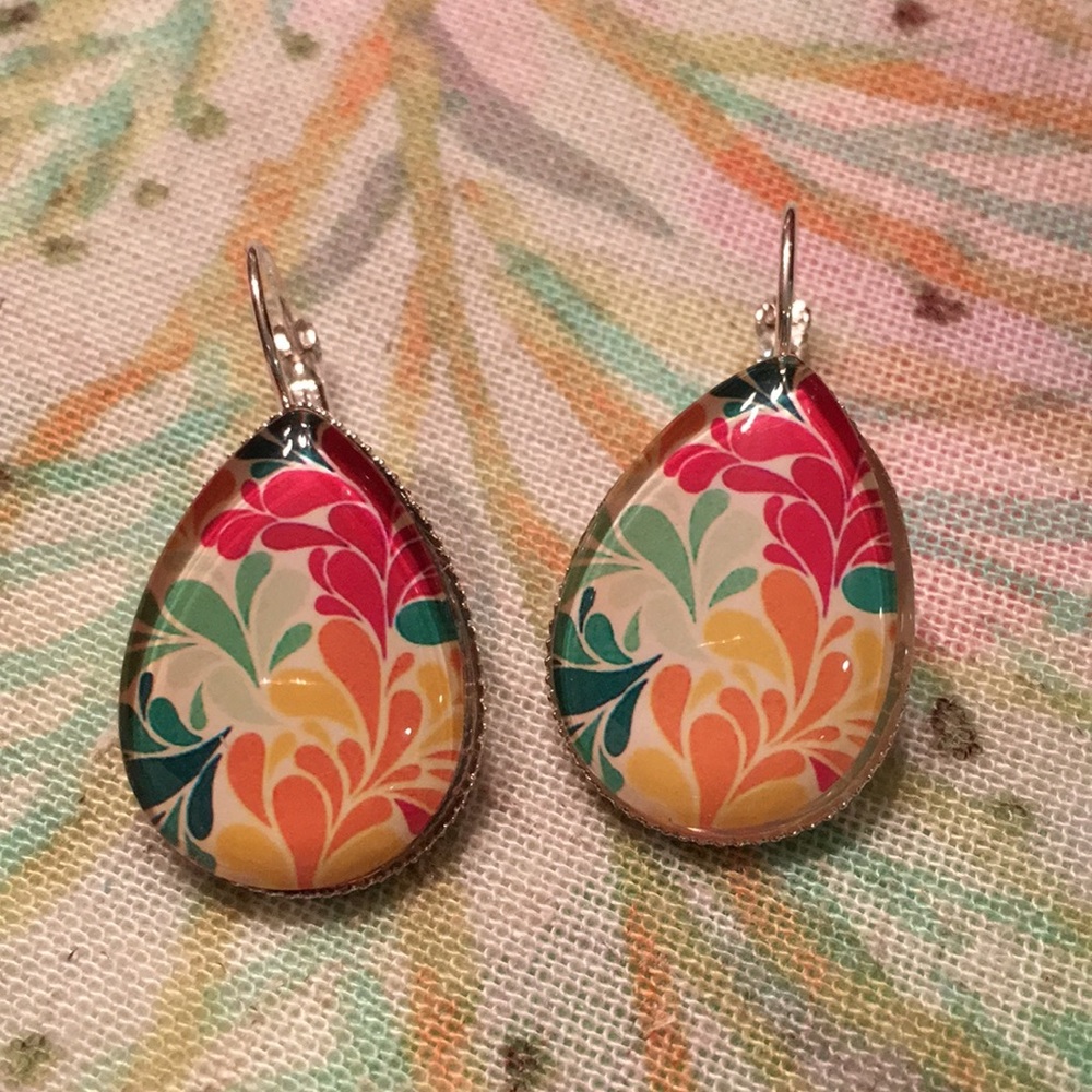 Floral swirl teardrop glass leverback earrings NWT - Picture 1 of 2